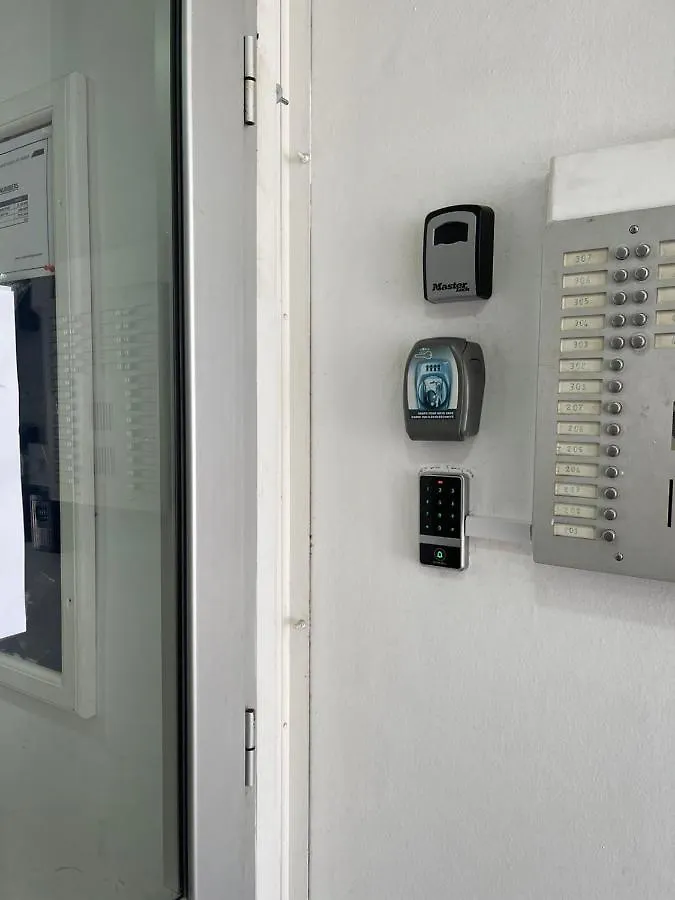 Alex Beach Apartment 203 라르나카 0*,